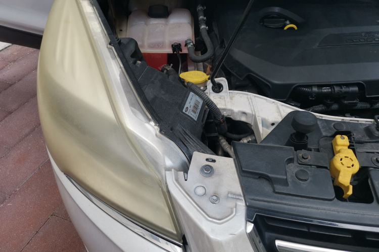 Used Ford Kuga 2013 1.6L GTDi Two-Wheel-Drive Trend Model Engine Bay Right
