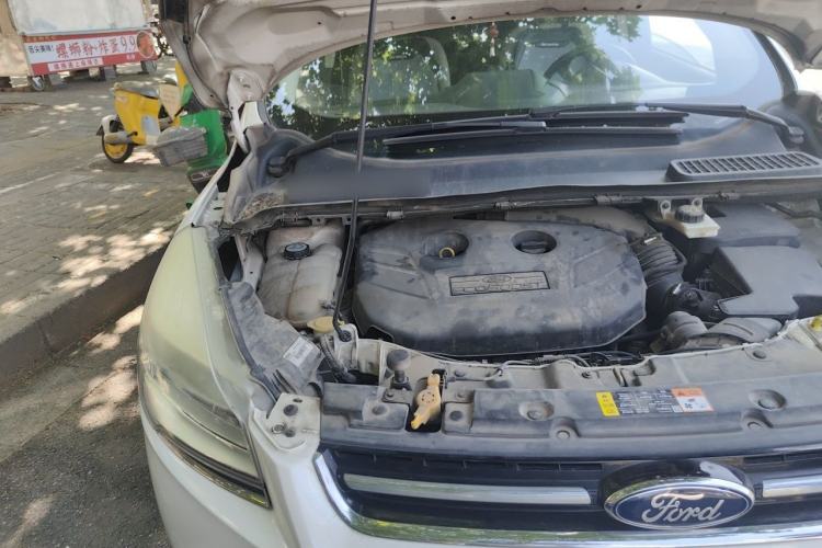Used Ford Kuga 2013 2.0L GTDi Four-Wheel-Drive Elite Model Engine Bay Right