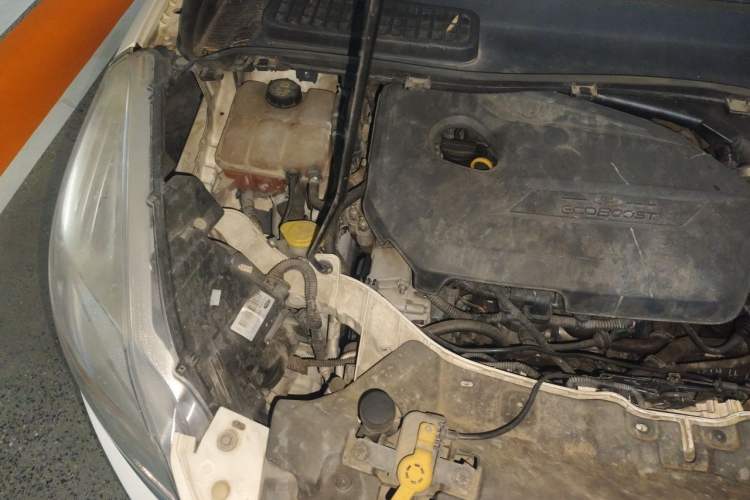 Used Ford Kuga 2013 1.6L GTDi 4x4 Elite Model Engine Bay Right