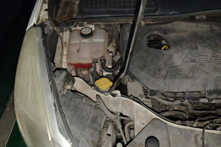 Used Ford Kuga 2013 1.6L GTDi Two-Wheel-Drive Comfort Model Engine Bay Right