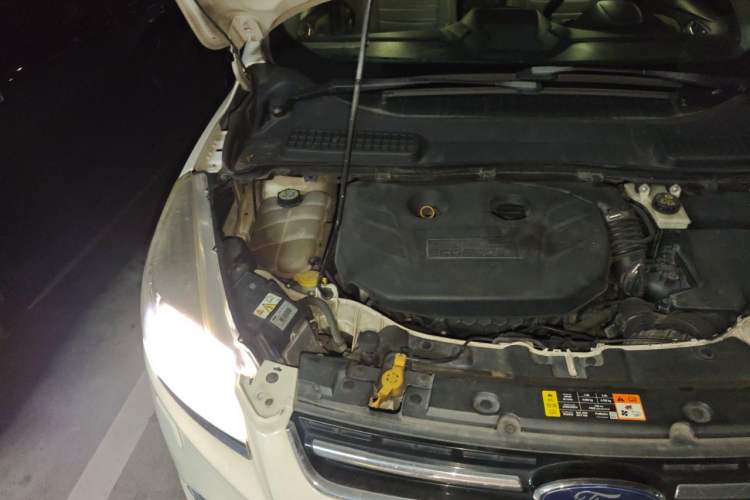 Used Ford Kuga 2013 2.0L GTDi Four-Wheel Drive Premium Model Engine Bay Right