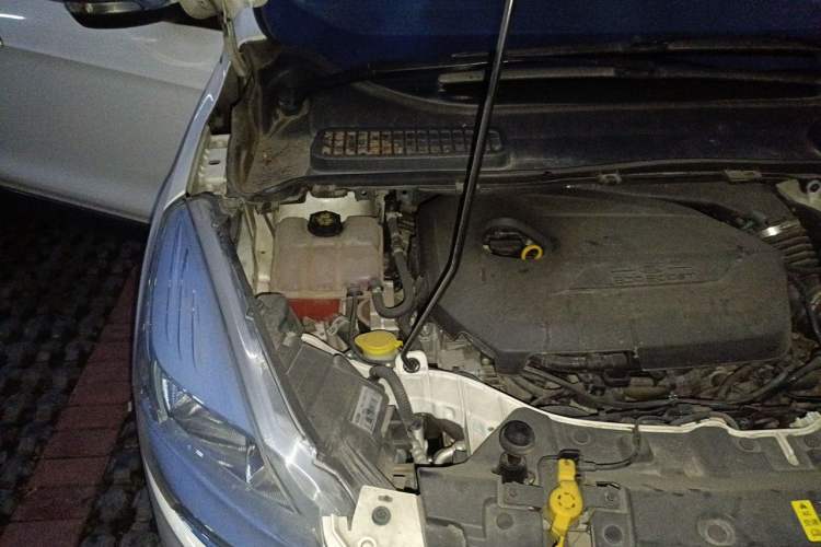 Used Ford Kuga 2013 1.6L GTDi 4x4 Elite Model Engine Bay Right