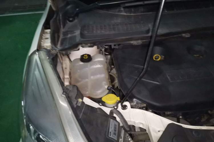 Used Ford Kuga 2013 2.0L GTDi Four-Wheel Drive Premium Model Engine Bay Right