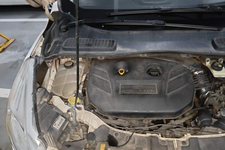 Used Ford Kuga 2013 2.0L GTDi Four-Wheel-Drive Elite Model Engine Bay Right