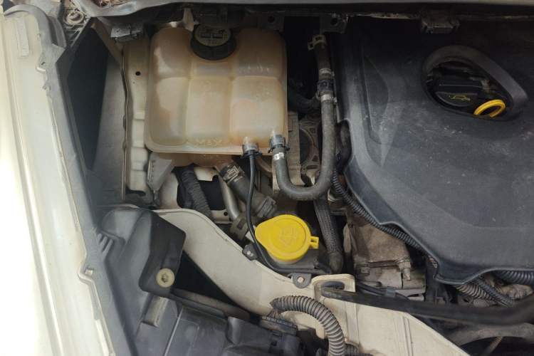 Used Ford Kuga 2013 1.6L GTDi Two-Wheel-Drive Trend Model Engine Bay Right