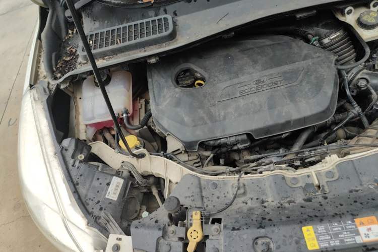 Used Ford Kuga 2013 1.6L GTDi Two-Wheel-Drive Comfort Model Engine Bay Right