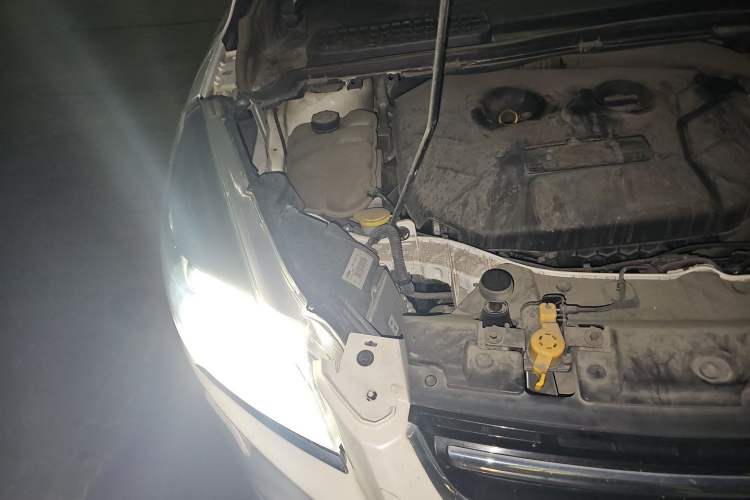 Used Ford Kuga 2013 2.0L GTDi Four-Wheel-Drive Sport Model Engine Bay Right