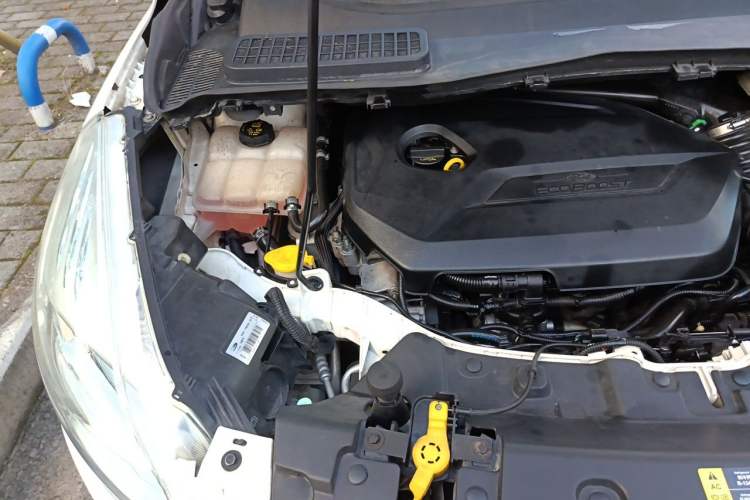 Used Ford Kuga 2013 1.6L GTDi 4x4 Elite Model Engine Bay Right