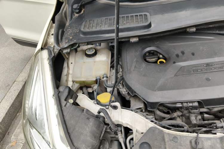 Used Ford Kuga 2013 1.6L GTDi 4x4 Elite Model Engine Bay Right