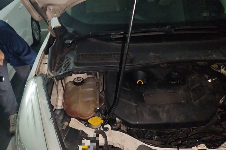 Used Ford Kuga 2013 2.0L GTDi Four-Wheel Drive Premium Model Engine Bay Right