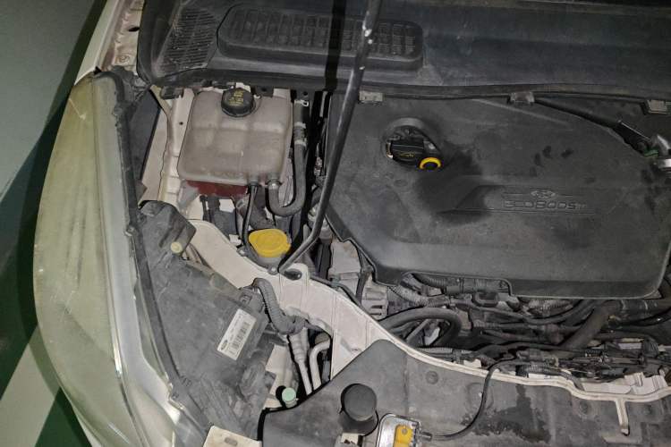 Used Ford Kuga 2013 1.6L GTDi 4x4 Elite Model Engine Bay Right