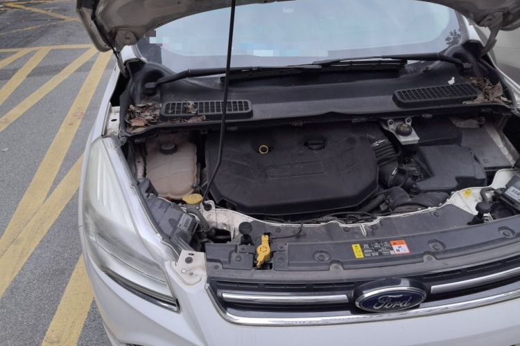 Used Ford Kuga 2013 2.0L GTDi Four-Wheel-Drive Elite Model Engine Bay Right