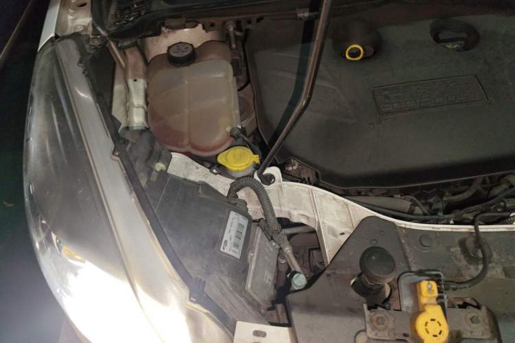 Used Ford Kuga 2013 2.0L GTDi Four-Wheel Drive Premium Model Engine Bay Right