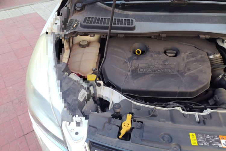 Used Ford Kuga 2013 2.0L GTDi Four-Wheel-Drive Sport Model Engine Bay Right