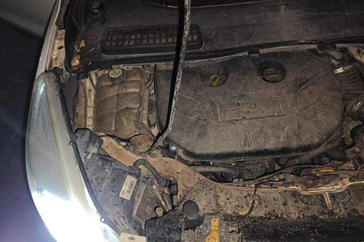 Used Ford Kuga 2013 2.0L GTDi Four-Wheel-Drive Sport Model Engine Bay Right
