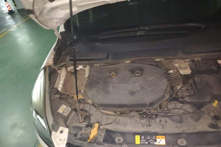 Used Ford Kuga 2013 2.0L GTDi Four-Wheel Drive Premium Model Engine Bay Right