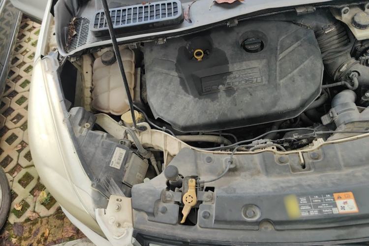 Used Ford Kuga 2013 2.0L GTDi Four-Wheel-Drive Sport Model Engine Bay Right