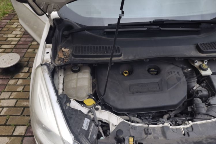 Used Ford Kuga 2013 2.0L GTDi Four-Wheel-Drive Sport Model Engine Bay Right