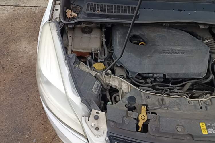 Used Ford Kuga 2013 1.6L GTDi Two-Wheel-Drive Comfort Model Engine Bay Right