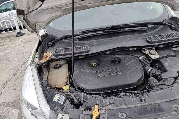 Used Ford Kuga 2013 2.0L GTDi Four-Wheel Drive Premium Model Engine Bay Right