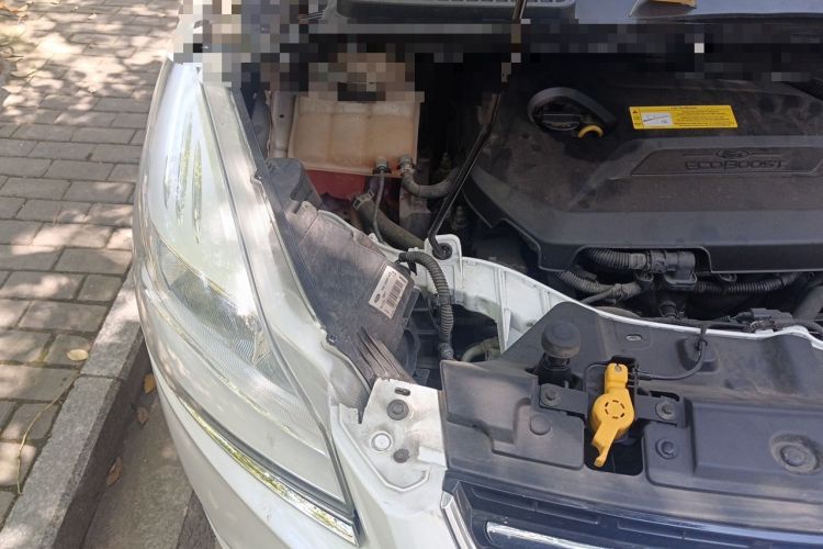 Used Ford Kuga 2013 1.6L GTDi Two-Wheel-Drive Trend Model Engine Bay Right