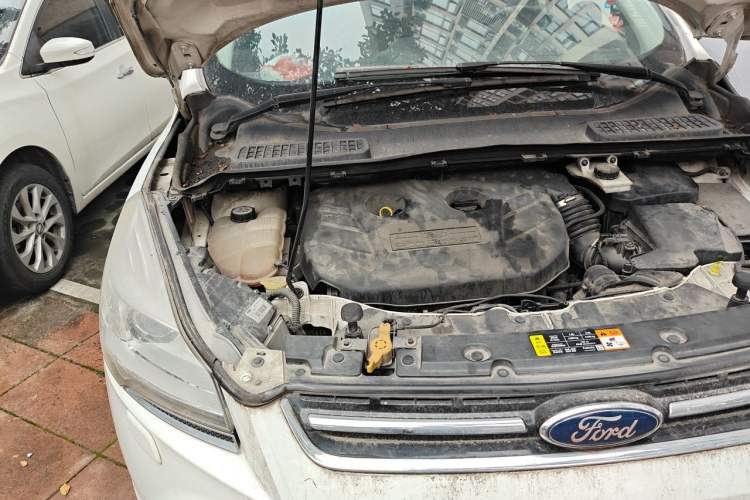 Used Ford Kuga 2013 2.0L GTDi Four-Wheel Drive Premium Model Engine Bay Right