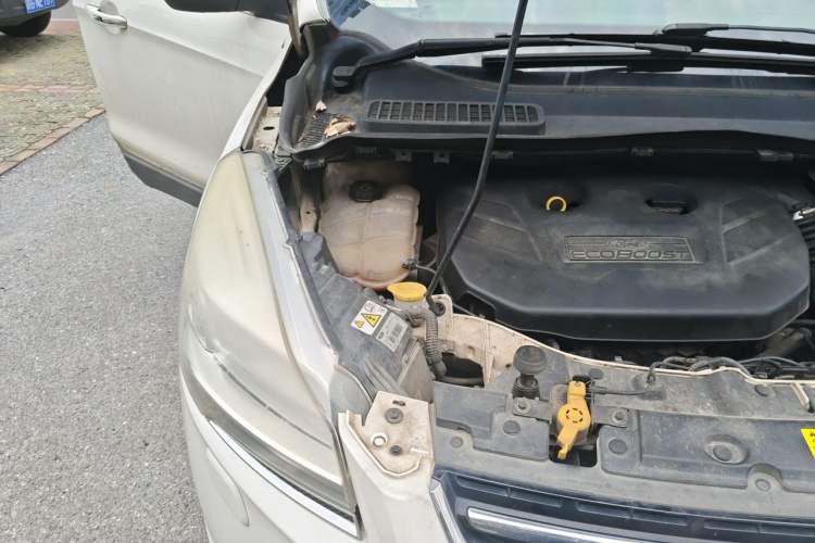 Used Ford Kuga 2013 2.0L GTDi Four-Wheel Drive Premium Model Engine Bay Right