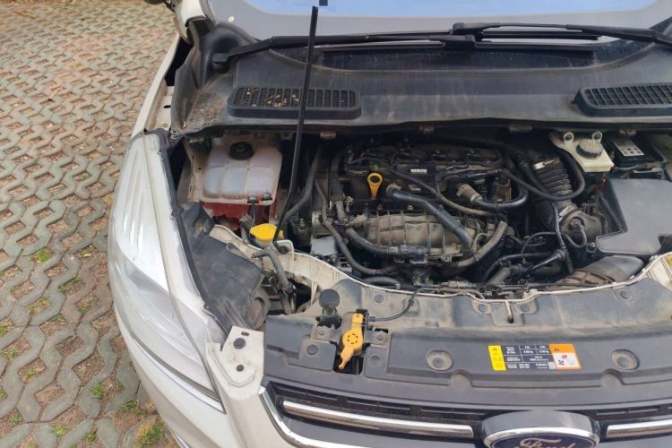 Used Ford Kuga 2013 1.6L GTDi Two-Wheel-Drive Trend Model Engine Bay Right
