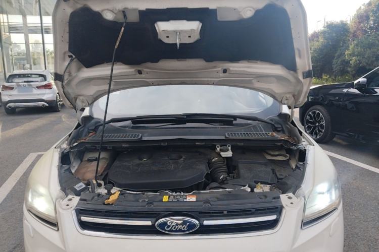 Used Ford Kuga 2013 2.0L GTDi Four-Wheel-Drive Sport Model Engine Bay