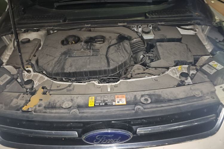 Used Ford Kuga 2013 2.0L GTDi Four-Wheel-Drive Sport Model Engine Bay