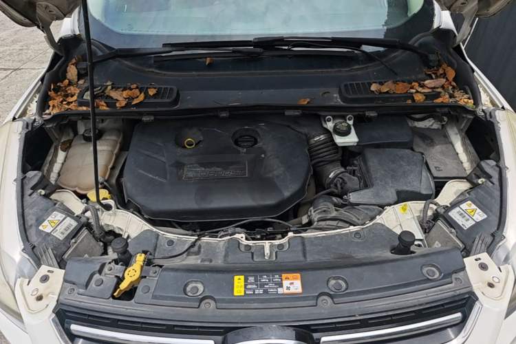 Used Ford Kuga 2013 2.0L GTDi Four-Wheel-Drive Sport Model Engine Bay