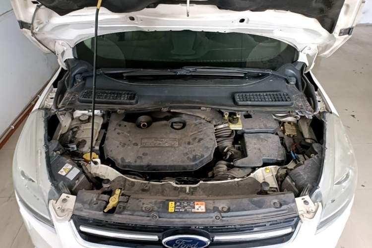 Used Ford Kuga 2013 2.0L GTDi Four-Wheel-Drive Sport Model Engine Bay
