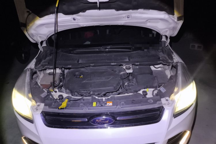 Used Ford Kuga 2013 1.6L GTDi Two-Wheel-Drive Trend Model Engine Bay