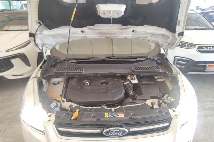 Used Ford Kuga 2013 2.0L GTDi Four-Wheel-Drive Sport Model Engine Bay