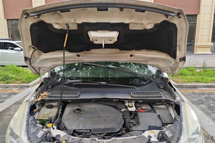 Used Ford Kuga 2013 1.6L GTDi Two-Wheel-Drive Trend Model Engine Bay