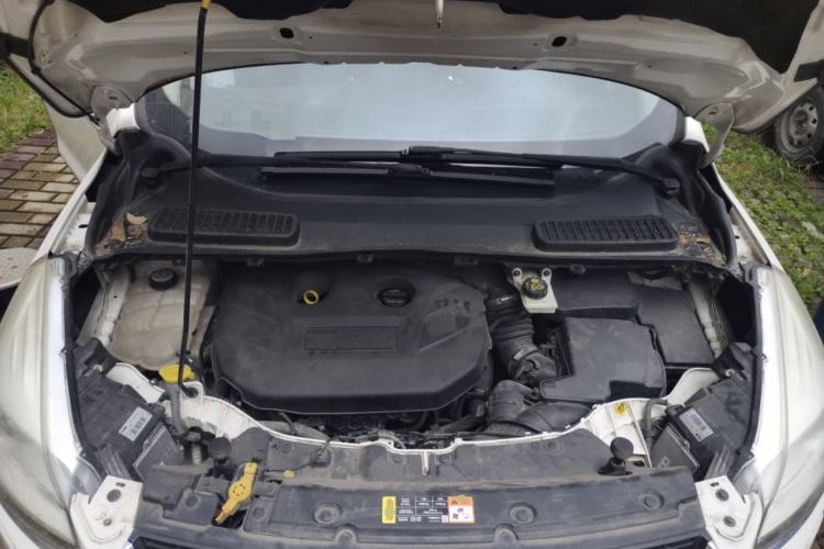Used Ford Kuga 2013 2.0L GTDi Four-Wheel-Drive Sport Model Engine Bay