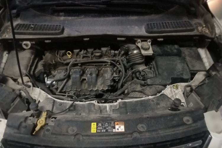 Used Ford Kuga 2013 2.0L GTDi Four-Wheel-Drive Sport Model Engine Bay