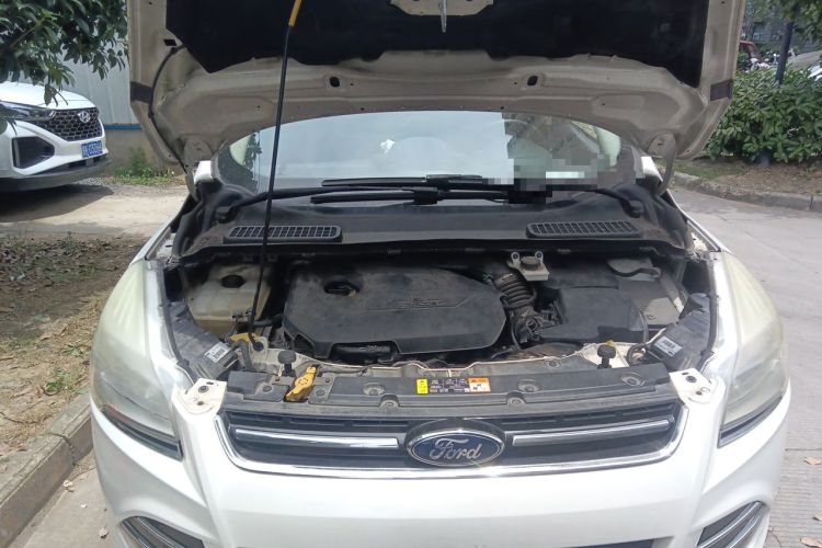 Used Ford Kuga 2013 1.6L GTDi Two-Wheel-Drive Trend Model Engine Bay