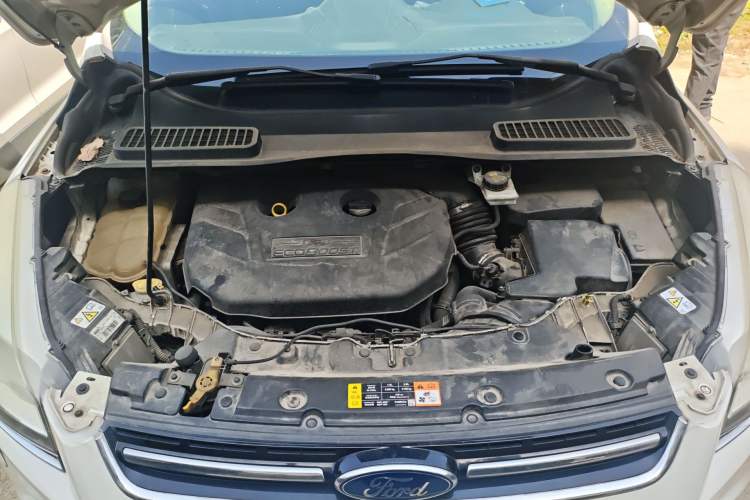 Used Ford Kuga 2013 2.0L GTDi Four-Wheel-Drive Sport Model Engine Bay