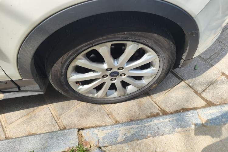 Used Ford Kuga 2013 1.6L GTDi Two-Wheel-Drive Comfort Model Exterior 1