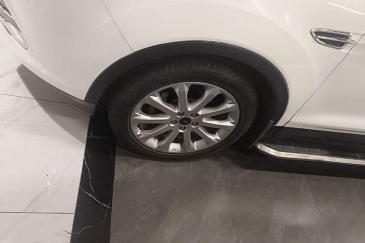 Used Ford Kuga 2013 1.6L GTDi Two-Wheel-Drive Trend Model Exterior 4