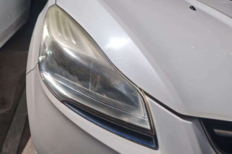 Used Ford Kuga 2013 1.6L GTDi Two-Wheel-Drive Trend Model Exterior 6