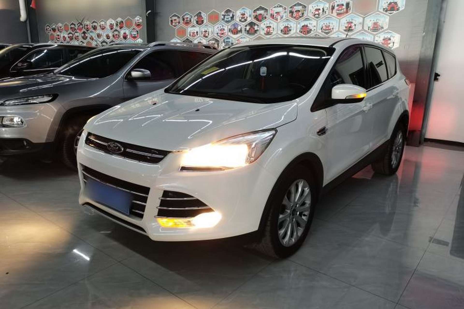 Used Ford Kuga 2013 1.6L GTDi Two-Wheel-Drive Trend Model Front Left 45 Deg