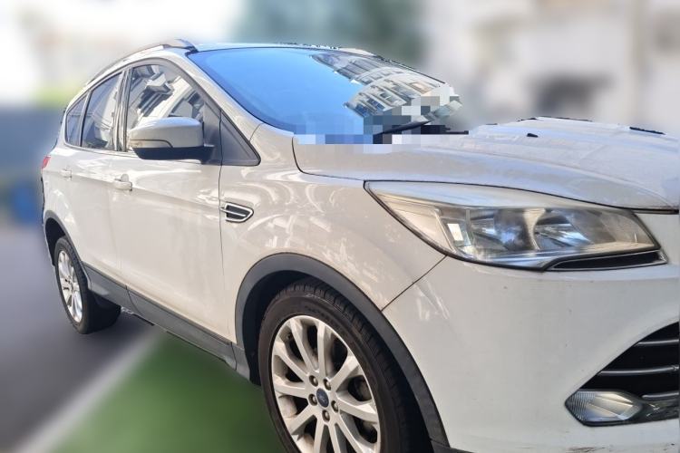 Used Ford Kuga 2013 1.6L GTDi Two-Wheel-Drive Trend Model Front Right 45 Deg