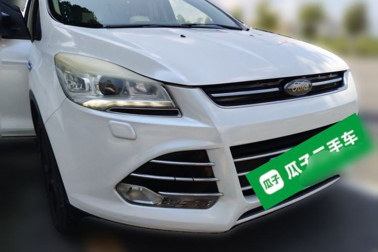 Used Ford Kuga 2013 2.0L GTDi Four-Wheel-Drive Sport Model Front Right 45 Deg