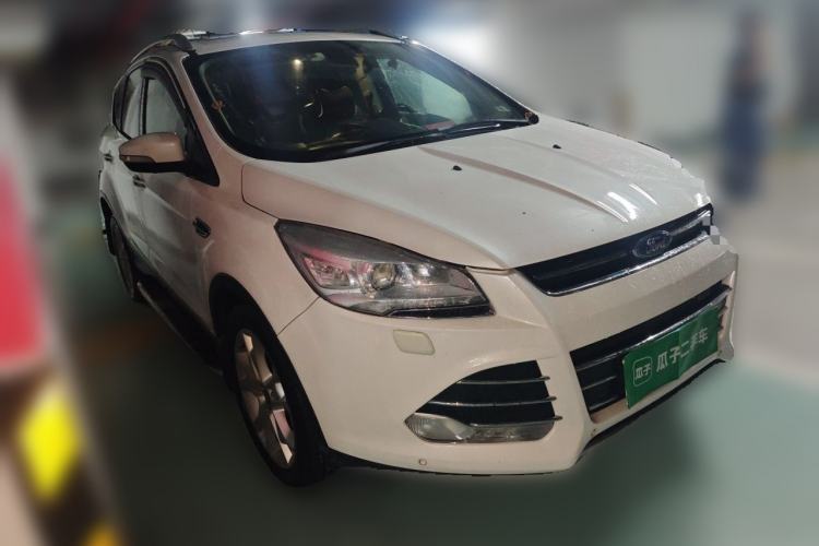 Used Ford Kuga 2013 2.0L GTDi Four-Wheel-Drive Sport Model Front Right 45 Deg