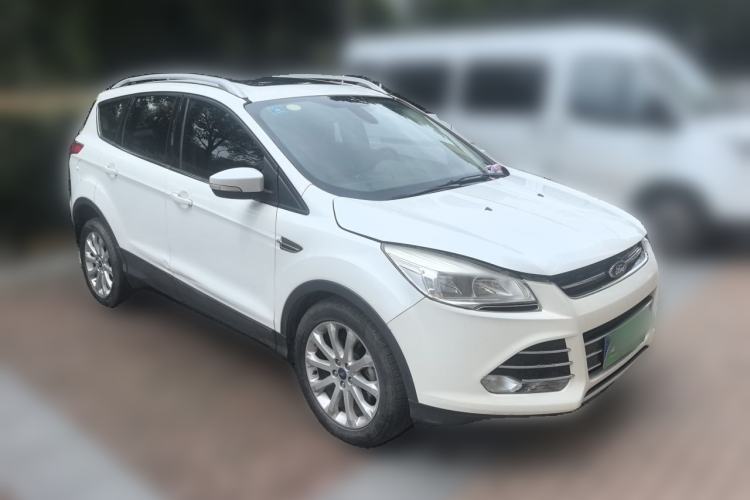 Used Ford Kuga 2013 1.6L GTDi Two-Wheel-Drive Trend Model Front Right 45 Deg