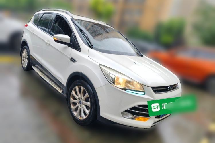 Used Ford Kuga 2013 1.6L GTDi Two-Wheel-Drive Trend Model Front Right 45 Deg