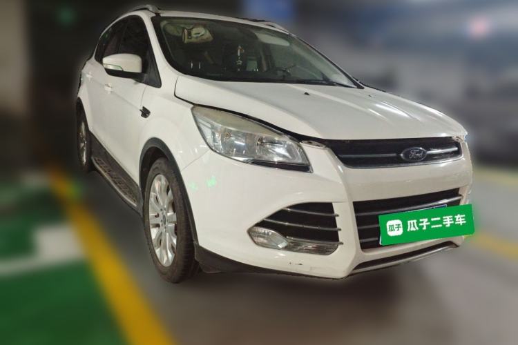 Used Ford Kuga 2013 1.6L GTDi Two-Wheel-Drive Trend Model Front Right 45 Deg