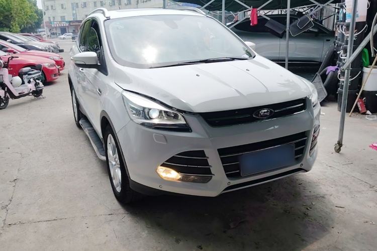 Used Ford Kuga 2013 2.0L GTDi Four-Wheel-Drive Sport Model Front Right 45 Deg